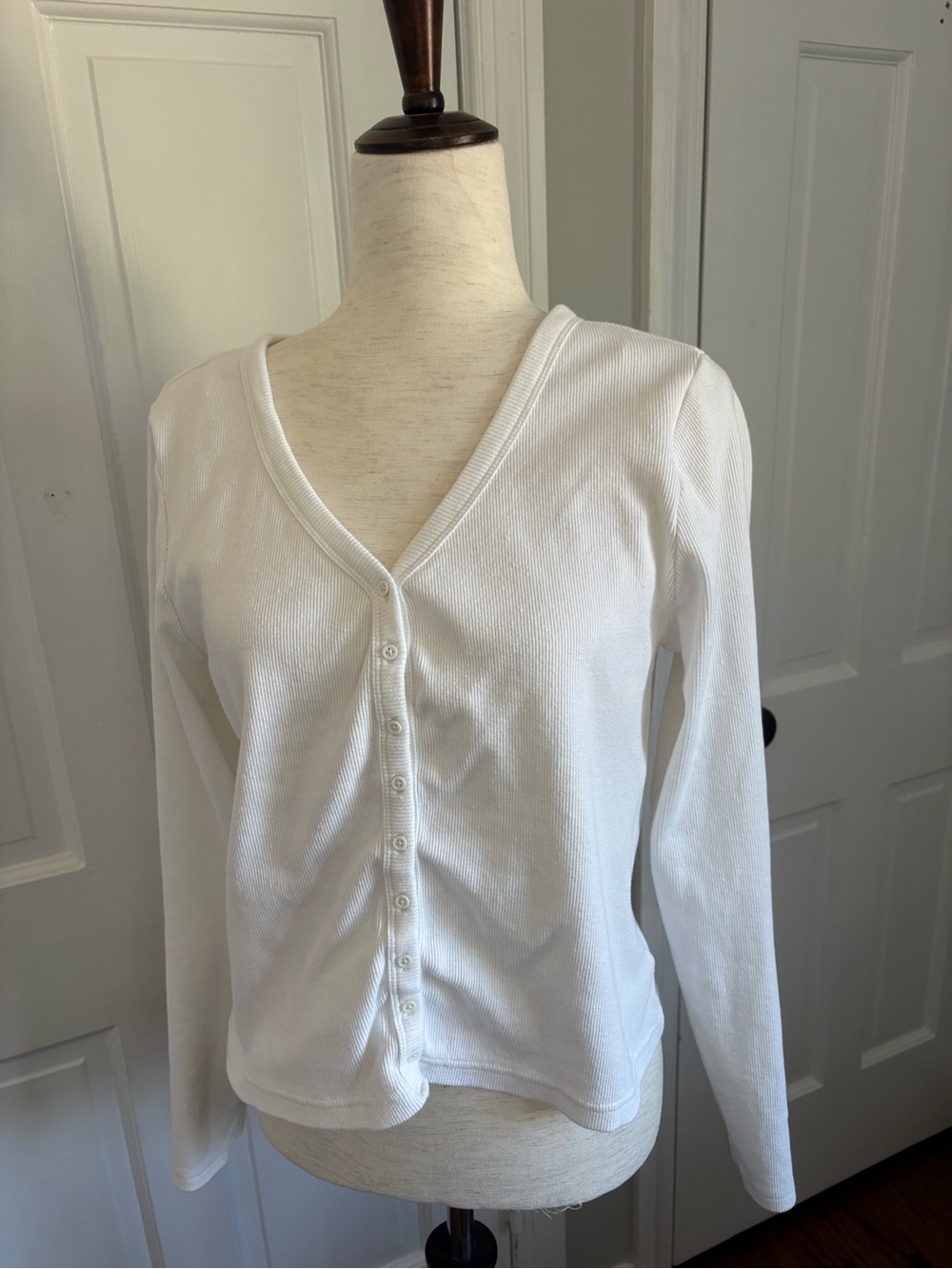 Gap white ribbed button front t-shirt